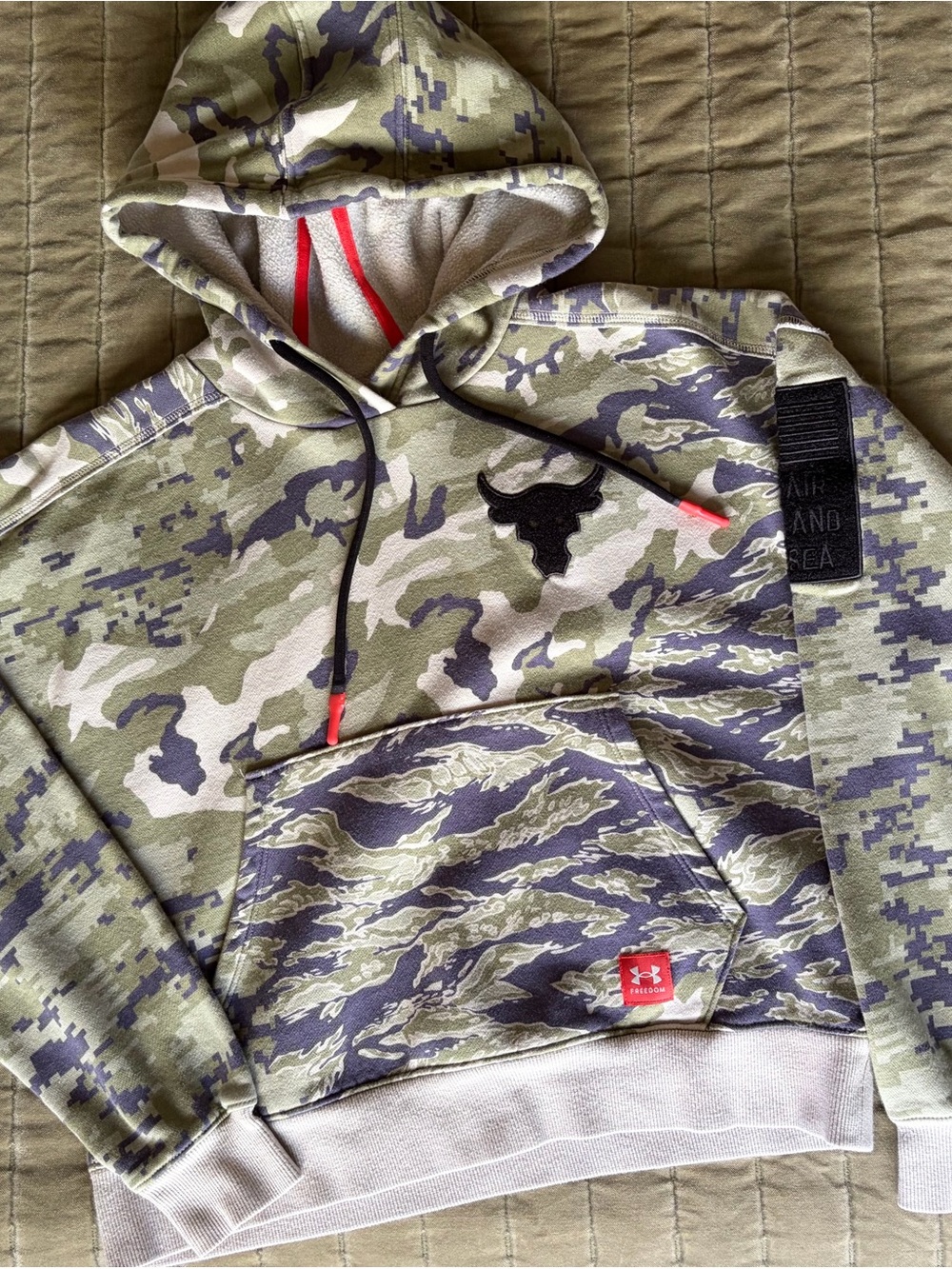 Under Armour Project Rock Hoodie Mens Large Green Veteran Military Camouflage